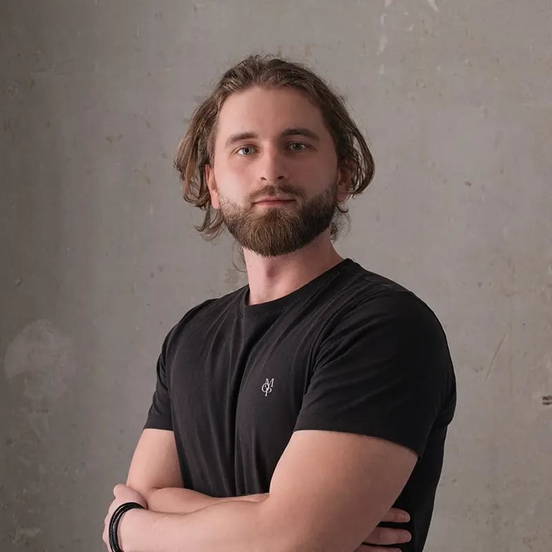 andweekly-tomasz-600x600px